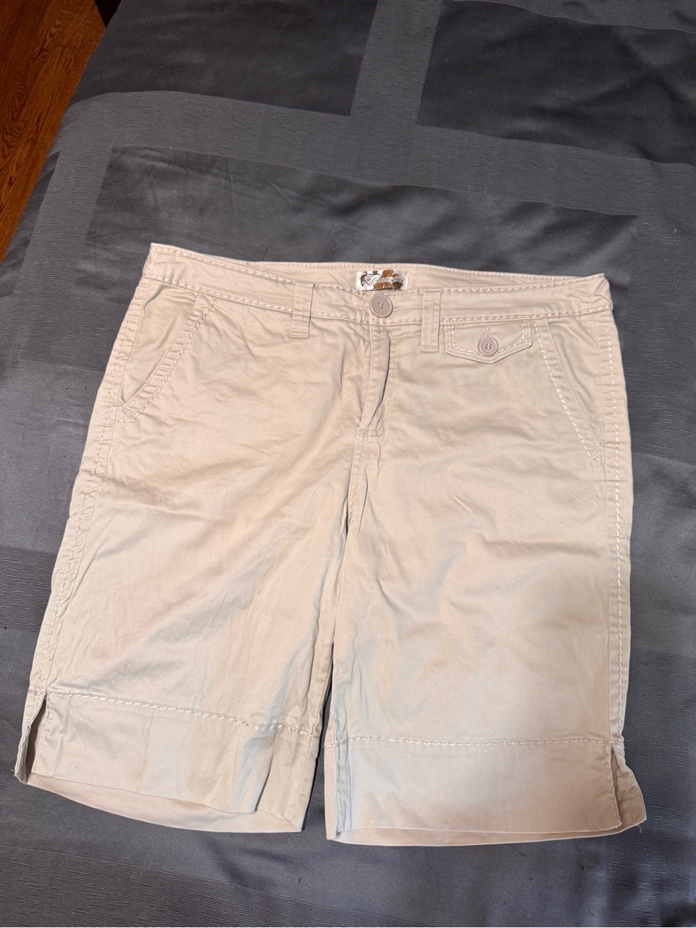 Z. Cavaricci Beige Flat-Front WOMEN’S Shorts
